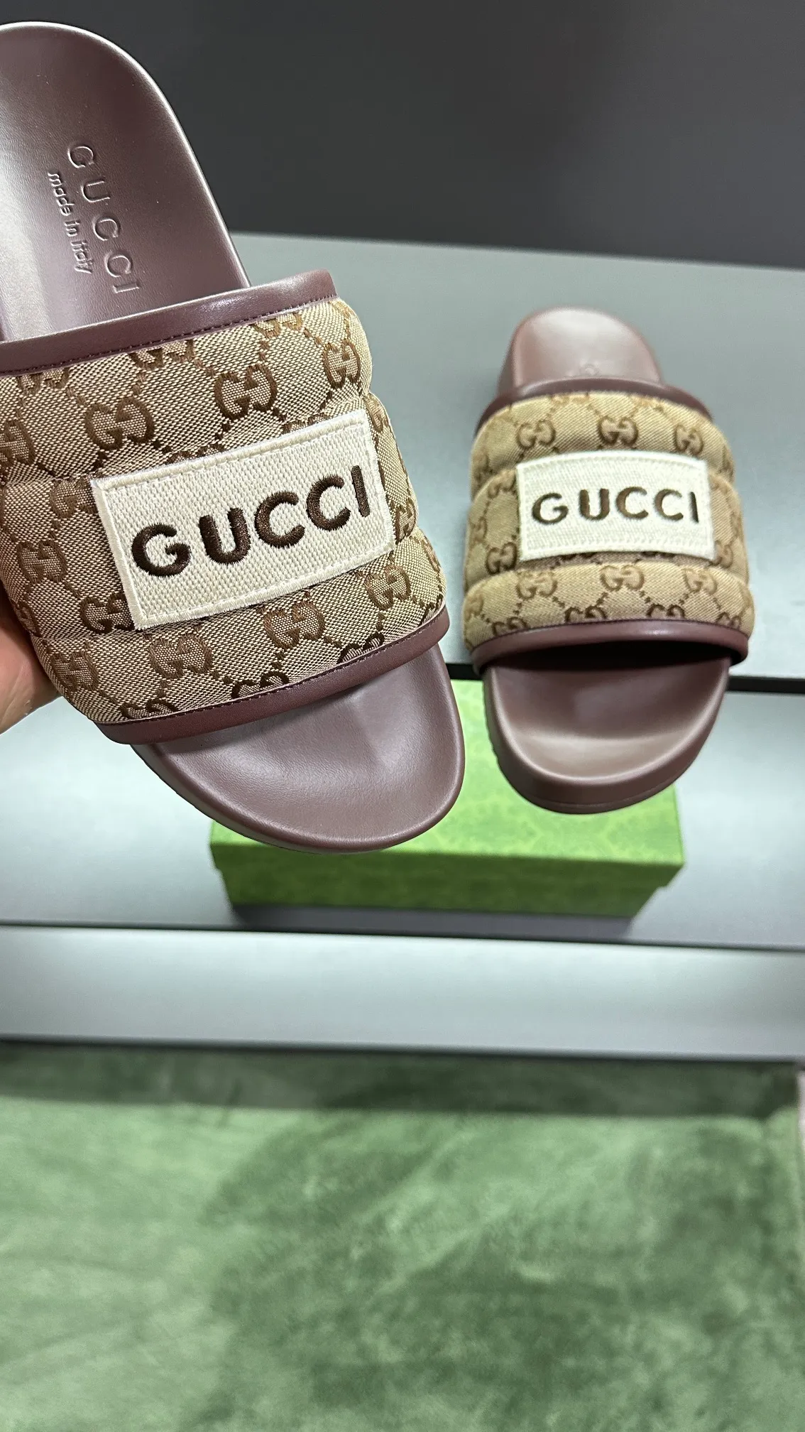 [G Family Couple Style] P: 300💰Female size 36~40 Men's size 39~45, (46. Custom-made Unisex GG slippers This slipper is made of GG polyester fiber and is decorated with a Gucci label on the front, adding a striking logo feel to the style. Beige GG recycled polyester fiber Unisex leather trim "Gucci Made in Italy" embroidered label Rubber sole Flat Made in Italy